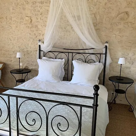 Le Four A Pain 3* Saint-Jean-dʼAngély